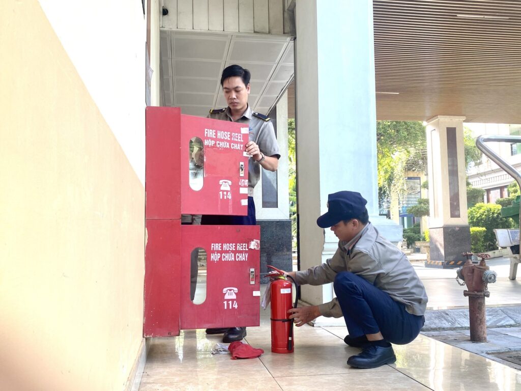 Việc kiểm tra bình chữa cháy cần được thực hiện đúng lịch Việc kiểm tra bình chữa cháy cần được thực hiện đúng lịch