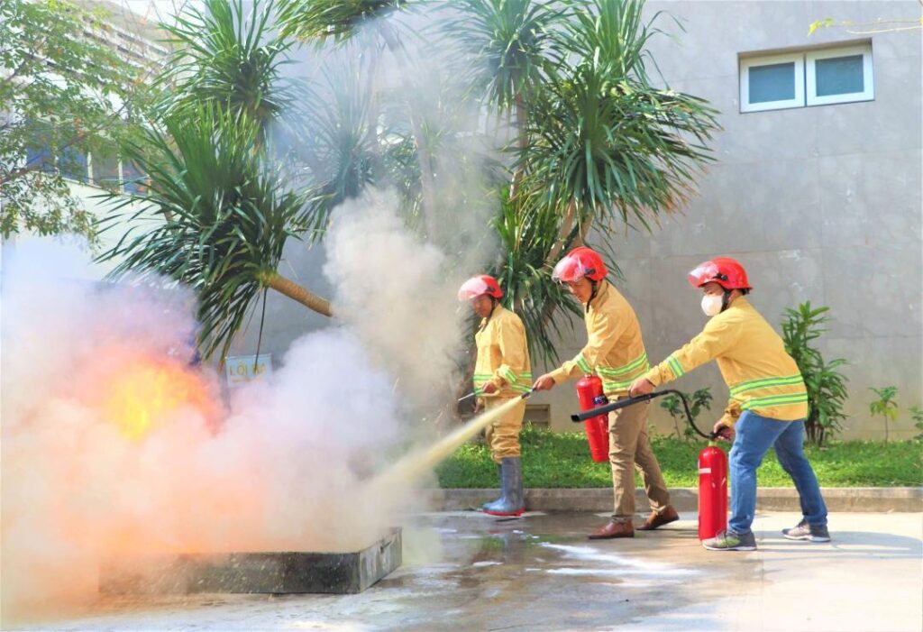 Đặt bình ở vị trí dễ thấy và thuận tiện cho việc thao tác khi có sự cố Đặt bình ở vị trí dễ thấy và thuận tiện cho việc thao tác khi có sự cố